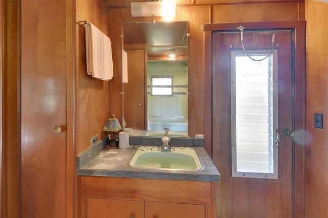 55512 FRONT STREET, Astor, FL 32102