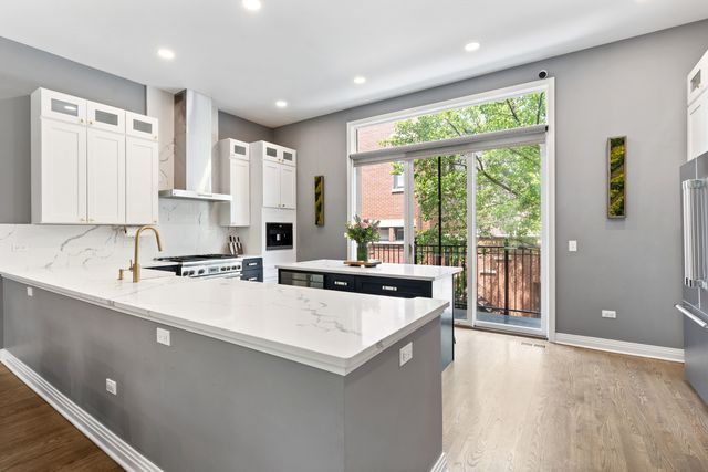 2631 N Hartland Court, Chicago, IL 60614