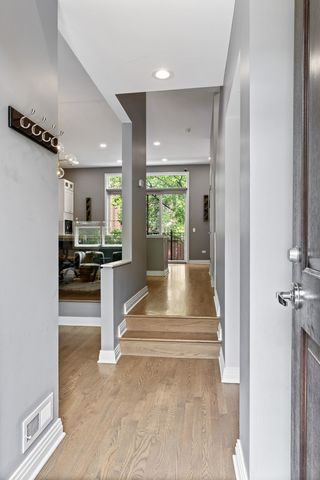 2631 N Hartland Court, Chicago, IL 60614
