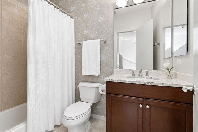 2631 N Hartland Court, Chicago, IL 60614