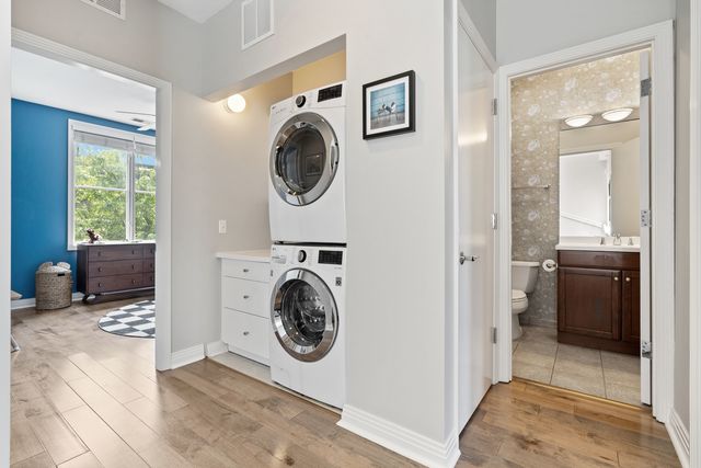 2631 N Hartland Court, Chicago, IL 60614