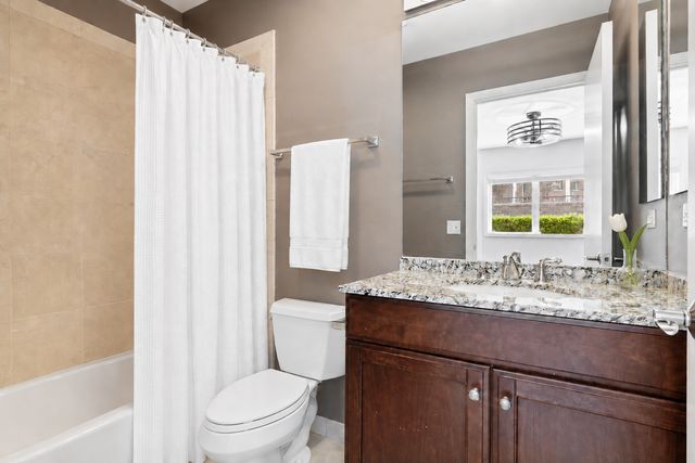 2631 N Hartland Court, Chicago, IL 60614