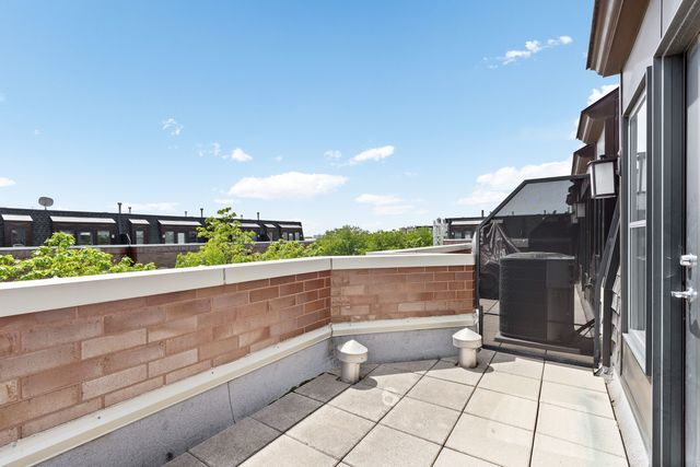 2631 N Hartland Court, Chicago, IL 60614