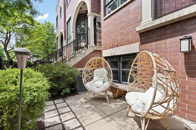 2631 N Hartland Court, Chicago, IL 60614
