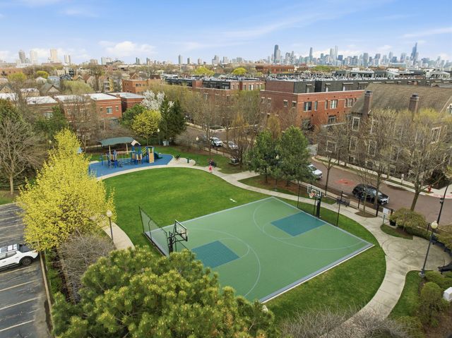 2631 N Hartland Court, Chicago, IL 60614