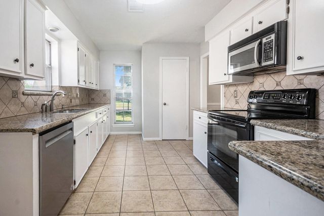 1920 Crooked Creek Lane, Pearland, TX 77581