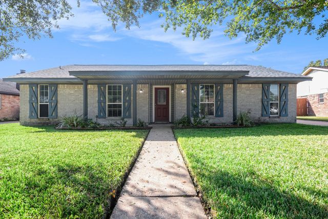 1920 Crooked Creek Lane, Pearland, TX 77581