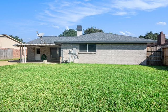 1920 Crooked Creek Lane, Pearland, TX 77581