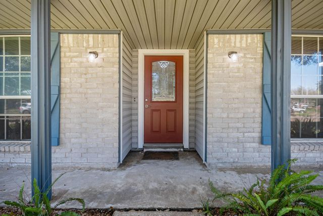 1920 Crooked Creek Lane, Pearland, TX 77581