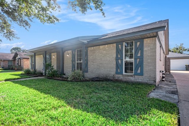 1920 Crooked Creek Lane, Pearland, TX 77581