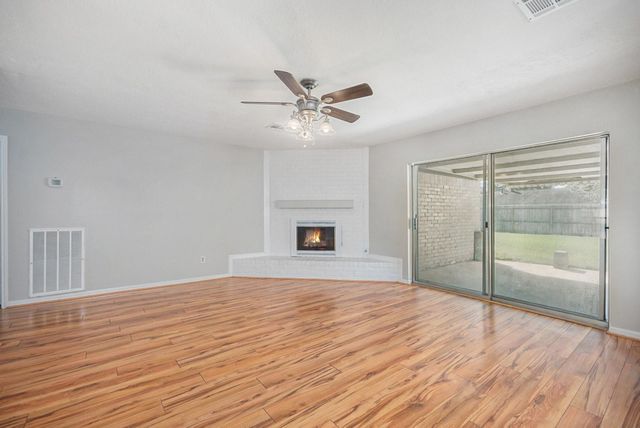 1920 Crooked Creek Lane, Pearland, TX 77581