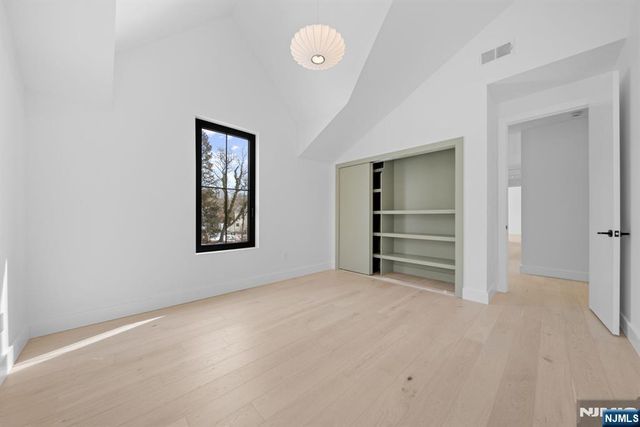 23 Cherry Court, Cresskill, NJ 07626