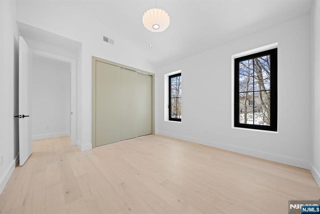 23 Cherry Court, Cresskill, NJ 07626