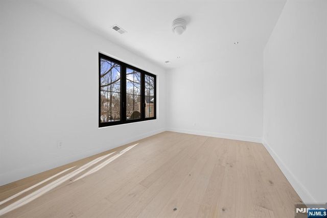 23 Cherry Court, Cresskill, NJ 07626