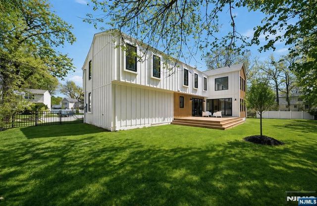 23 Cherry Court, Cresskill, NJ 07626