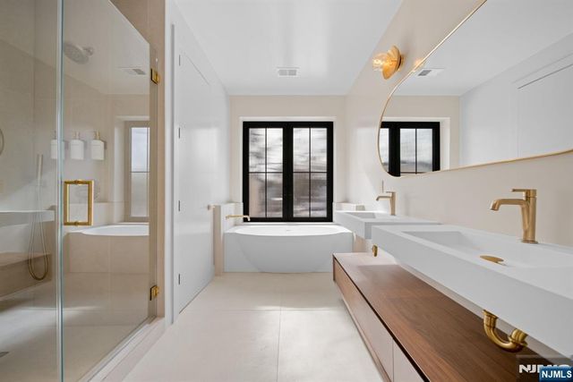 23 Cherry Court, Cresskill, NJ 07626