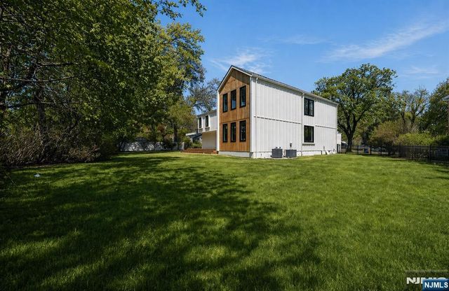 23 Cherry Court, Cresskill, NJ 07626