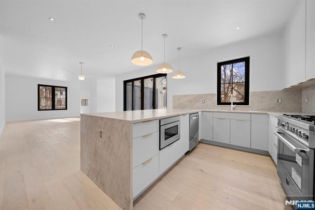 23 Cherry Court, Cresskill, NJ 07626