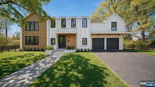 23 Cherry Court, Cresskill, NJ 07626