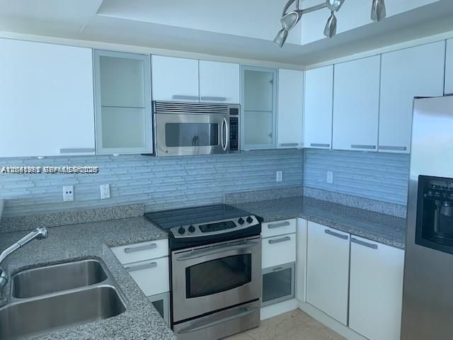 2000 Bay Drive 403, Miami Beach, FL 33141