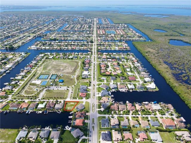 2719 SW 43rd TER, Cape Coral, FL 33914