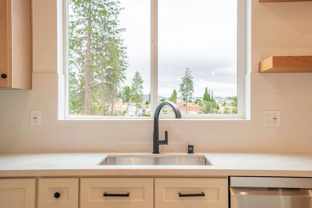 5003 Country Club Dr, Paradise, CA 95969