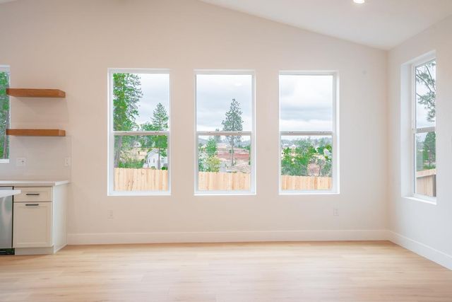 5003 Country Club Dr, Paradise, CA 95969