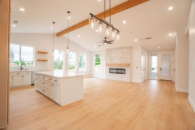 5003 Country Club Dr, Paradise, CA 95969