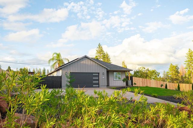 5003 Country Club Dr, Paradise, CA 95969