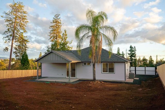 5003 Country Club Dr, Paradise, CA 95969