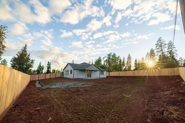 5003 Country Club Dr, Paradise, CA 95969