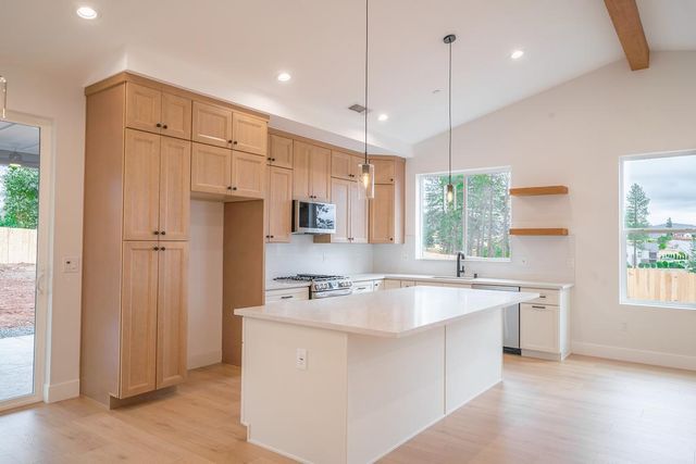 5003 Country Club Dr, Paradise, CA 95969