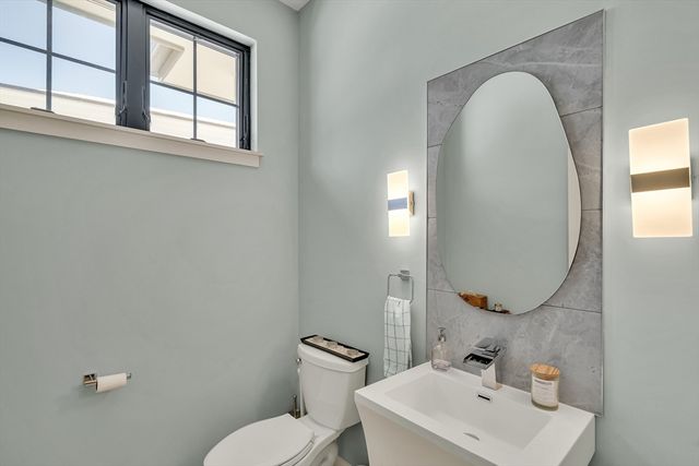 32 Lantern Ln, Wellesley, MA 02481