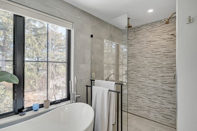 32 Lantern Ln, Wellesley, MA 02481