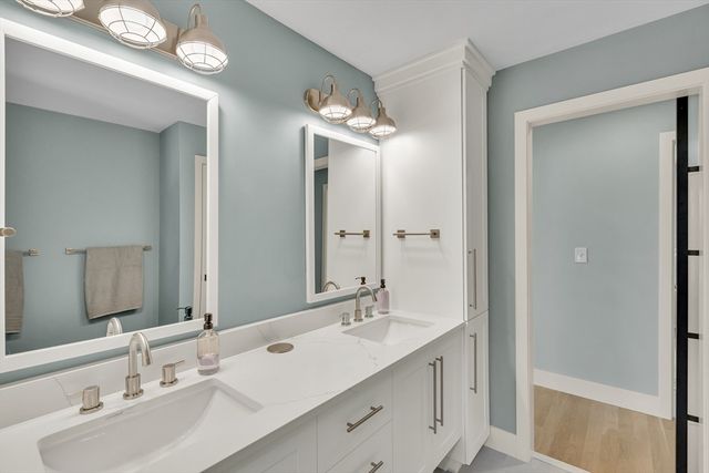 32 Lantern Ln, Wellesley, MA 02481