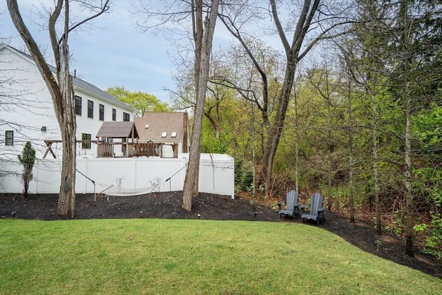 32 Lantern Ln, Wellesley, MA 02481