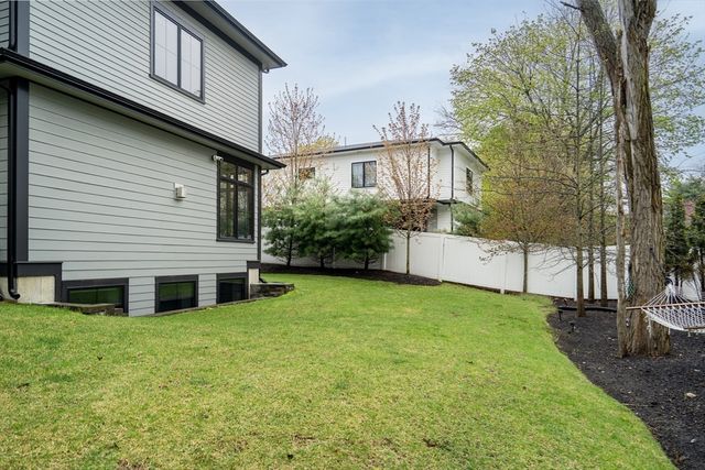 32 Lantern Ln, Wellesley, MA 02481