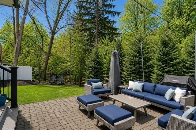 32 Lantern Ln, Wellesley, MA 02481