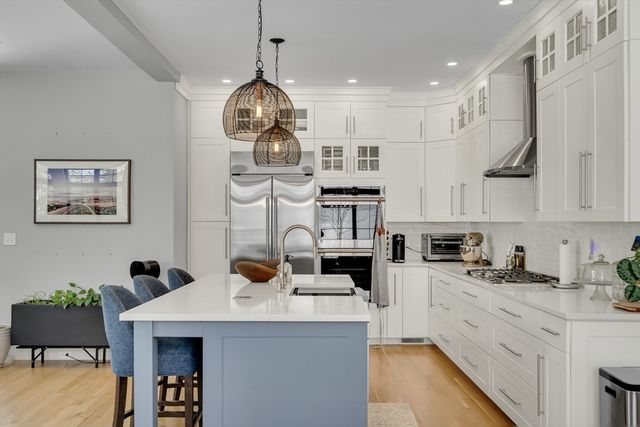 32 Lantern Ln, Wellesley, MA 02481