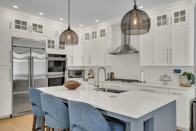 32 Lantern Ln, Wellesley, MA 02481