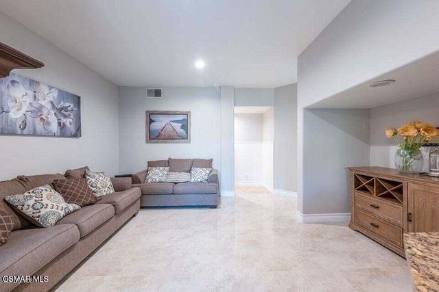 154 Symphony Lane, Oak Park, CA 91377