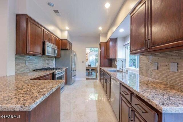 154 Symphony Lane, Oak Park, CA 91377