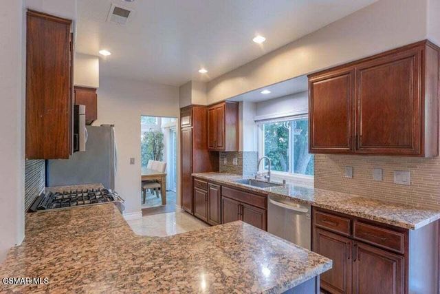 154 Symphony Lane, Oak Park, CA 91377