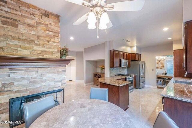 154 Symphony Lane, Oak Park, CA 91377