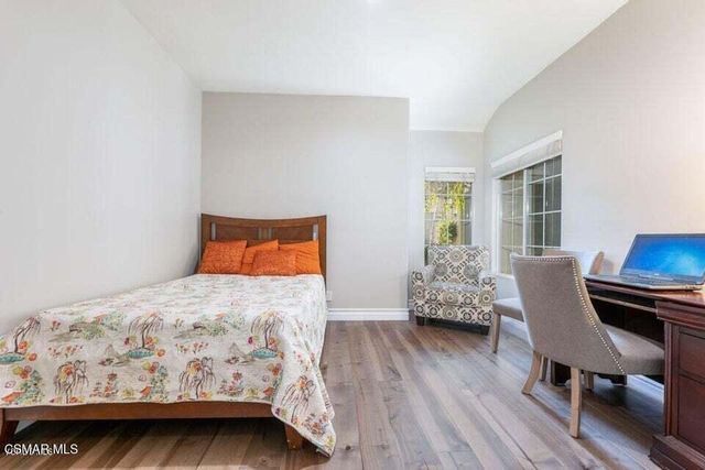 154 Symphony Lane, Oak Park, CA 91377