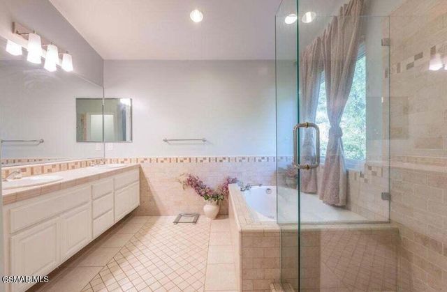 154 Symphony Lane, Oak Park, CA 91377