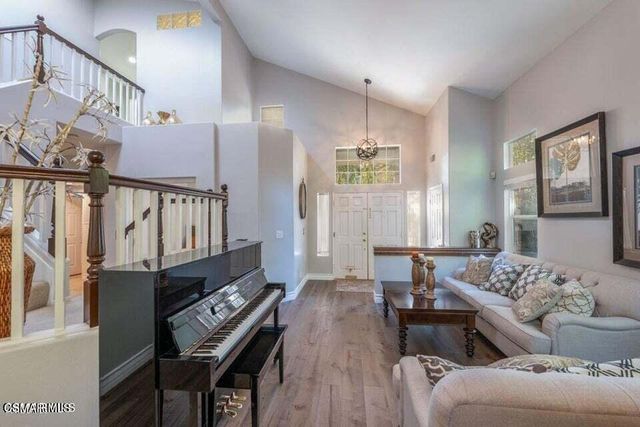 154 Symphony Lane, Oak Park, CA 91377