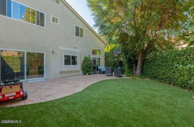154 Symphony Lane, Oak Park, CA 91377