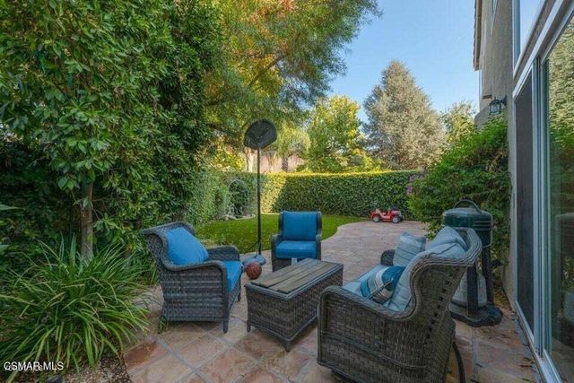 154 Symphony Lane, Oak Park, CA 91377