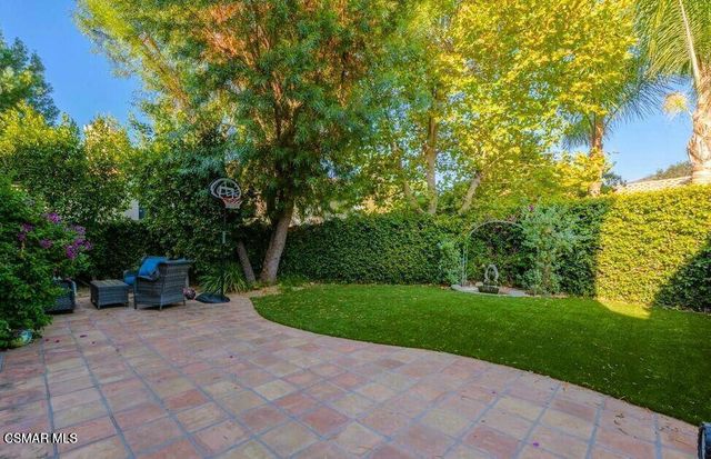 154 Symphony Lane, Oak Park, CA 91377